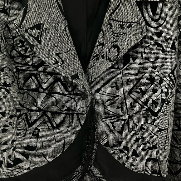 NWOT ‼️HP‼️COUPE CROPPED PRINT BLAZER SATIN AND LACE TRIM ON BOTTOM FULLY LINED - Picture 10 of 13